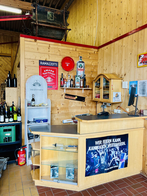 Attraktive Gewerbeimmobilie im Betriebsgebiet Lustenau Nord mit großem Innen- und Außenlager, Bürotrakt und Betriebswohnung.