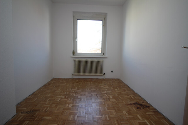 4 1/2 Zimmer-Wohnung - gute Lage - renovierungsbedürftig - provisionsfrei