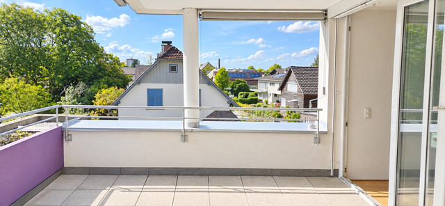 Provisionsfreie helle Dachgeschosswohnung mit Garage und Terrasse in Seenähe