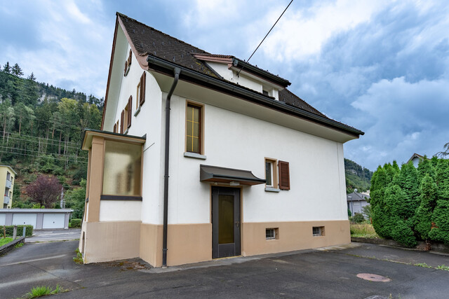 Für Handwerker mit Ausbauqualitäten - Wohnhaus mit 2 Wohnungen und zusätzlichem Bauplatz