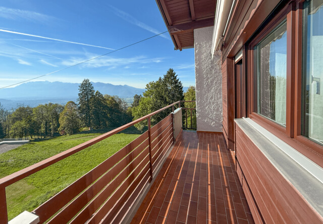 Modernisierte Ferienwohnung hoch über dem Rheintal