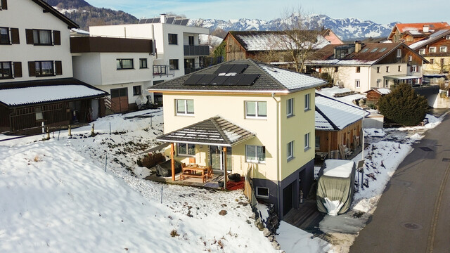 Tolles Einfamilienhaus in Hanglage mit Keller und Garage