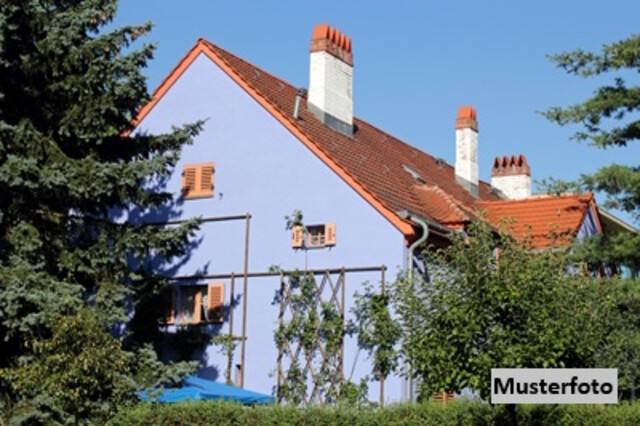 2-Familienhaus mit Garage