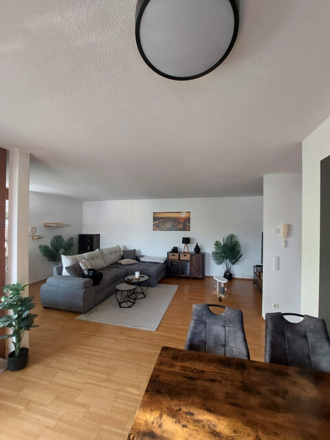 Attraktive 3-Zimmer-Wohnung mit Terrasse & Tiefgarage in zentraler Lage