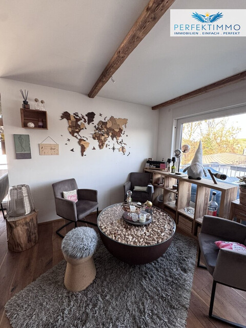 Lichtdurchflutete Dachgeschoss-Maisonette mit Traum-Blick auf den Weiher in Weißensberg!