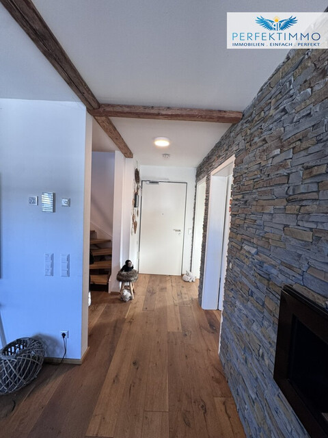 Lichtdurchflutete Dachgeschoss-Maisonette mit Traum-Blick auf den Weiher in Weißensberg!