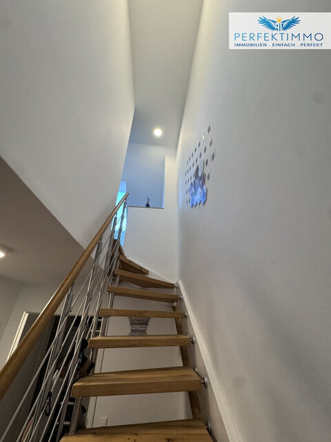 Lichtdurchflutete Dachgeschoss-Maisonette mit Traum-Blick auf den Weiher in Weißensberg!