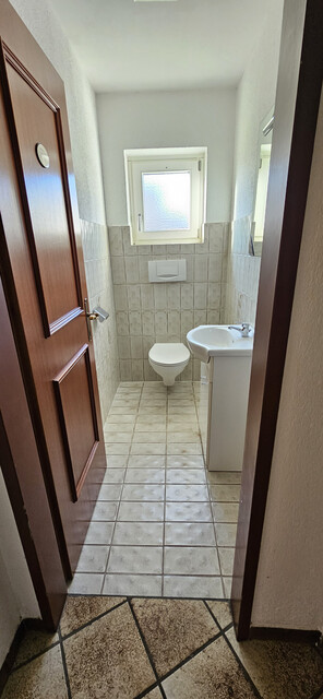 Schöne große Villa aus 1977 mit tollem Garten, Dornbirn in verkehrsruhiger Zone (Sackgasse), 6 Zimmer + Küche im EG