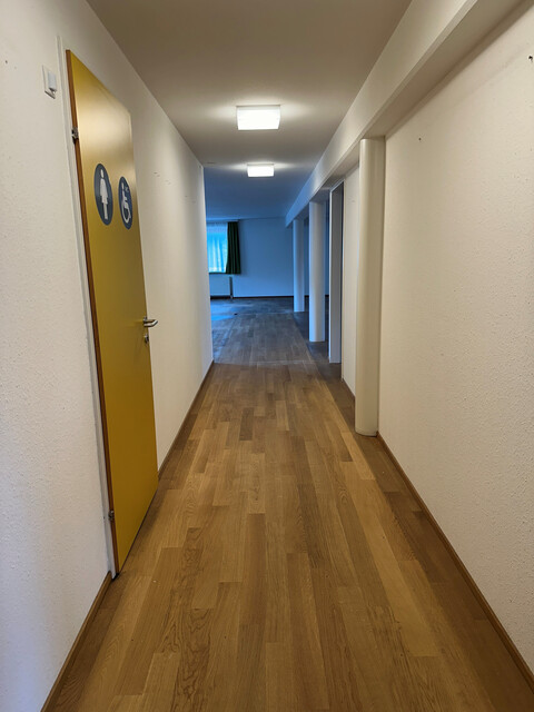 Große Geschäftsräumlichkeit in gepflegtem Zustand 