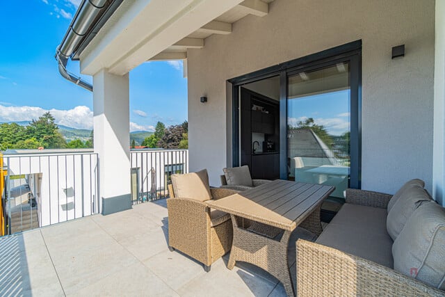 Zentrumsnahe, neuwertige Dachgeschosswohnung mit Blick auf die Gerlitzen und Velden