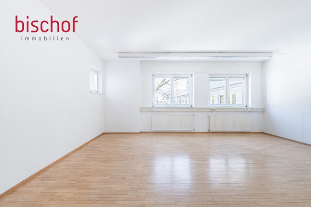 Schönes Büro mit Parkplatz in zentraler Lage