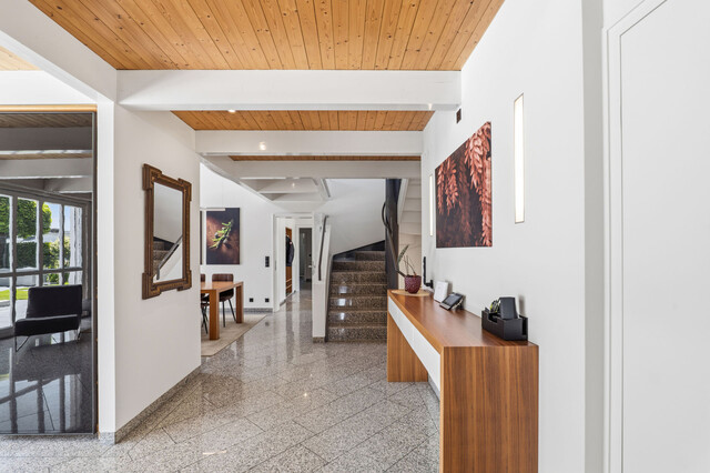 Exklusive Villa mit traumhafter Poollandschaft in absoluter Ruhelage