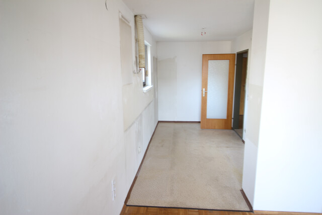 Geräumige 4 1/2 Zimmer-Wohnung inklusive Tiefgarage - provisionsfrei