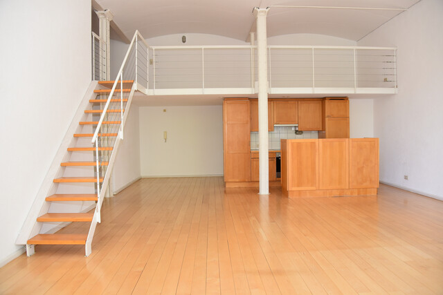 Tolles, grosszügiges Loft mit Balkon