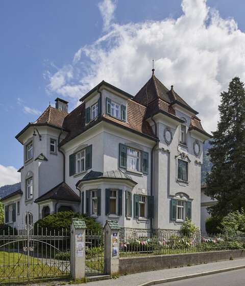 Großzügiges Zimmer in WG zu vermieten!