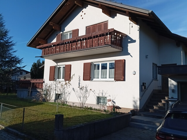 Grosses Haus mit zzt. 2 Wohnungen in sonniger Wohnlage provisionsfrei