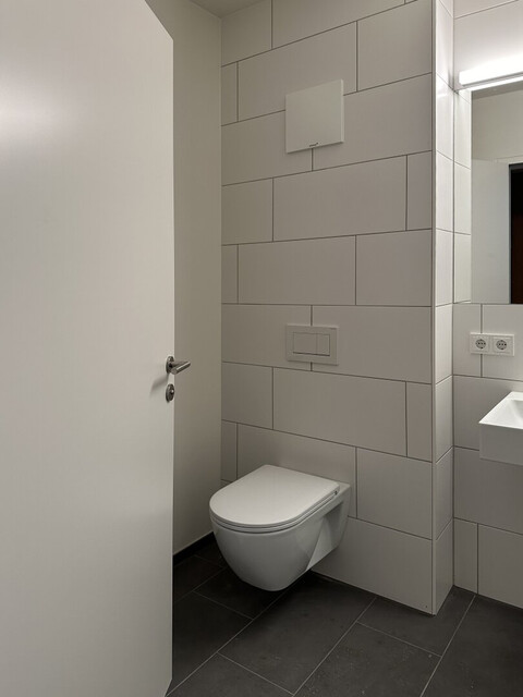 Helle, großzügige 2-Zimmer-Wohnung mit einmaligem Blick übers Rheintal