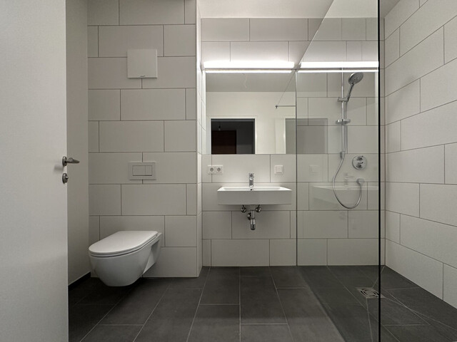 Helle, großzügige 2-Zimmer-Wohnung mit einmaligem Blick übers Rheintal