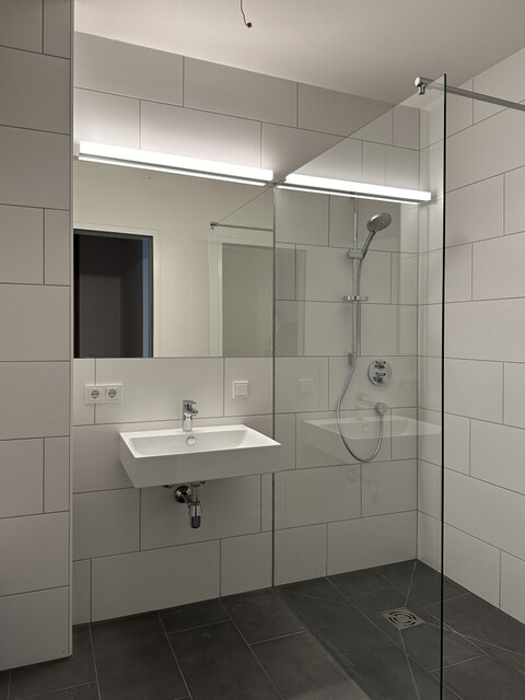 Helle, großzügige 2-Zimmer-Wohnung mit einmaligem Blick übers Rheintal