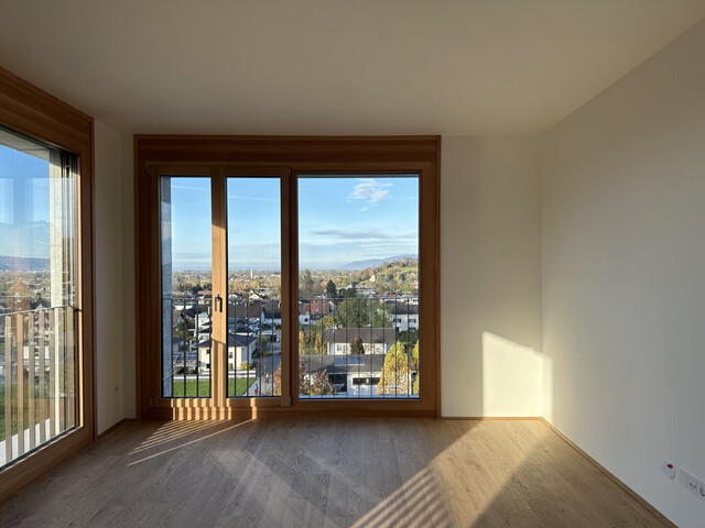 Helle, großzügige 2-Zimmer-Wohnung mit einmaligem Blick übers Rheintal