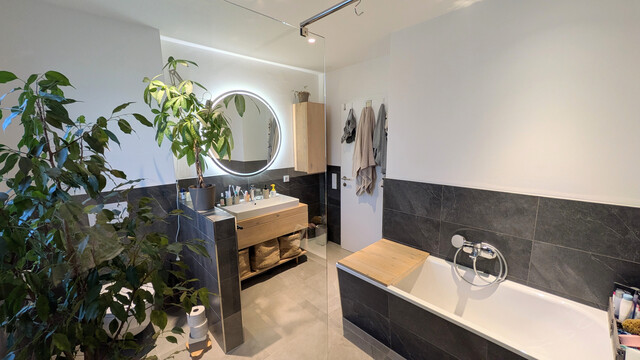 Sonnige Gartenwohnung mit Reihenhaus-Charakter (provisionsfrei)