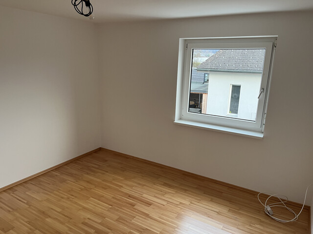 Terrassenwohnung 60m² mit 43 m² Terrasse, 4,5 m² Abstellraum, Parkplatz und Carport.