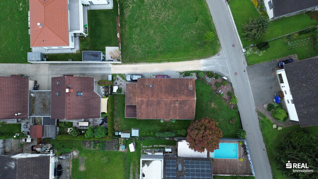 WOHNRECHT: Ruhig gelegener Bungalow mit schönem Grundstück