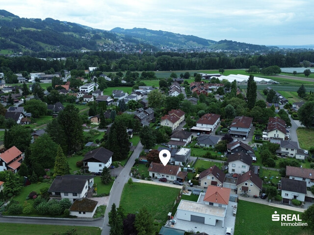 WOHNRECHT: Ruhig gelegener Bungalow mit schönem Grundstück