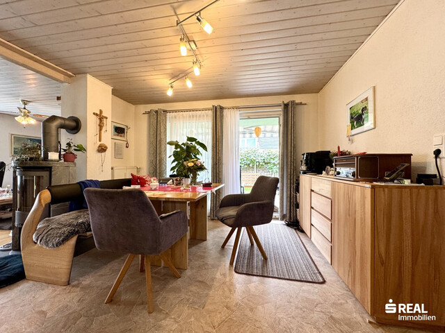 WOHNRECHT: Ruhig gelegener Bungalow mit schönem Grundstück