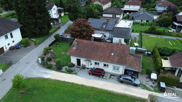 WOHNRECHT: Ruhig gelegener Bungalow mit schönem Grundstück