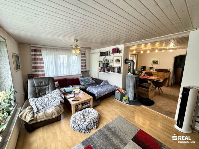 WOHNRECHT: Ruhig gelegener Bungalow mit schönem Grundstück