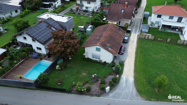 WOHNRECHT: Ruhig gelegener Bungalow mit schönem Grundstück