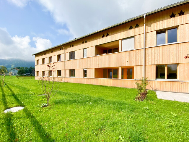 2-Zimmer Wohnung mit Terrasse & großem Garten! Top 4