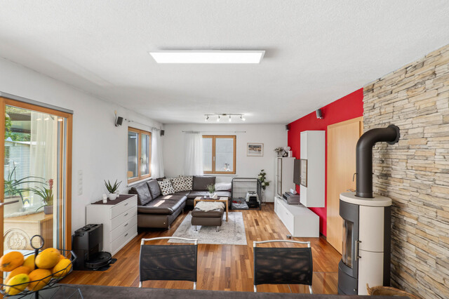 Modernes Wohnen auf einer Ebene – Stilvoller Bungalow mit Garten und Wintergarten in Lustenau!