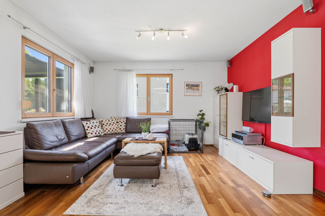 Modernes Wohnen auf einer Ebene – Stilvoller Bungalow mit Garten und Wintergarten in Lustenau!