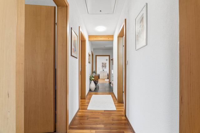 Modernes Wohnen auf einer Ebene – Stilvoller Bungalow mit Garten und Wintergarten in Lustenau!
