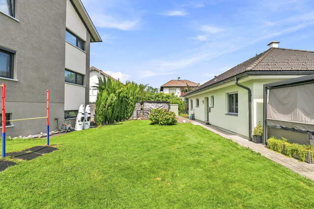 Modernes Wohnen auf einer Ebene – Stilvoller Bungalow mit Garten und Wintergarten in Lustenau!
