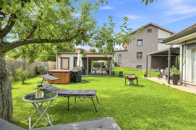 Modernes Wohnen auf einer Ebene – Stilvoller Bungalow mit Garten und Wintergarten in Lustenau!