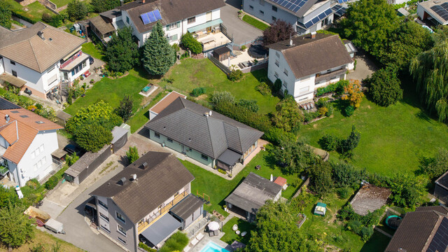Modernes Wohnen auf einer Ebene – Stilvoller Bungalow mit Garten und Wintergarten in Lustenau!