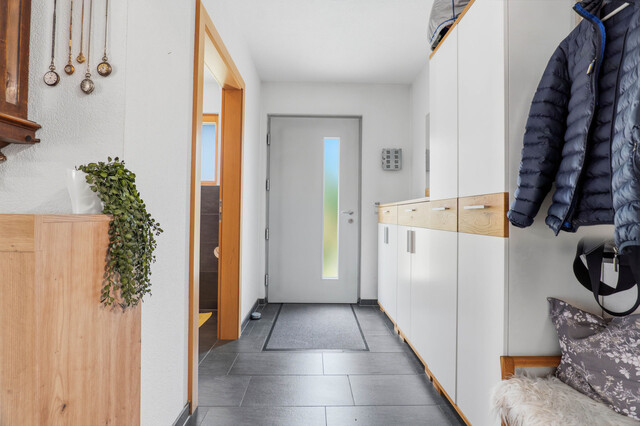 Modernes Wohnen auf einer Ebene – Stilvoller Bungalow mit Garten und Wintergarten in Lustenau!