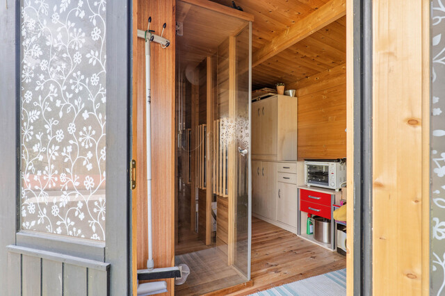 Modernes Wohnen auf einer Ebene – Stilvoller Bungalow mit Garten und Wintergarten in Lustenau!