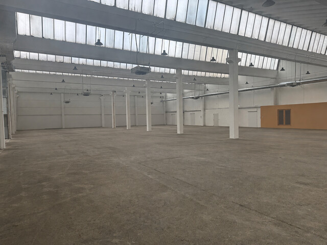 1.500 m2 große Halle in Nofels ab Aug 26 zu vermieten