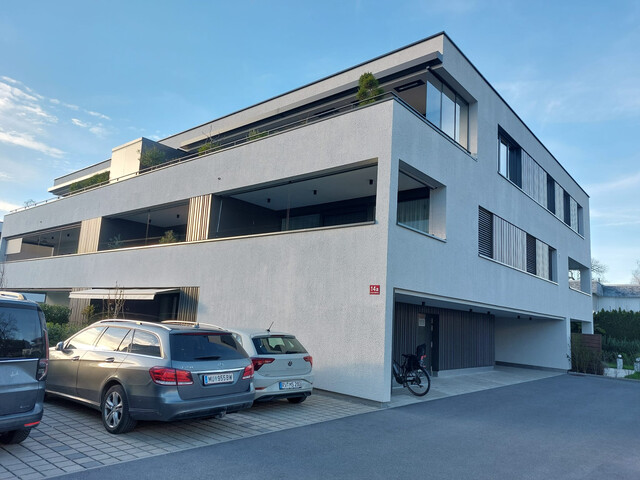 Neuwertige 2 Zimmerwohnung mit Terrasse und Garten