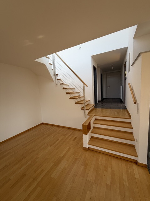Lichtdurchflutete, ruhige 2 Zimmer Wohnung mit grosser Dachterasse in Toplage