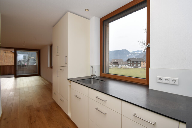 Neuwertige 4-Zimmer Wohnung in zentraler Lage zu mieten