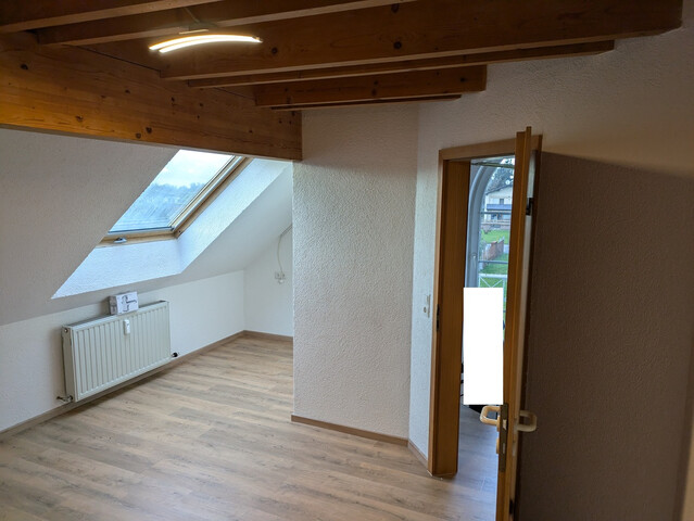 3-Zimmer Maisonette-Wohnung 76m² mit Parkplatz und Keller