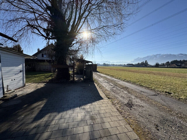 Bungalow mit traumhaftem Wintergarten in ruhiger Wohngegend