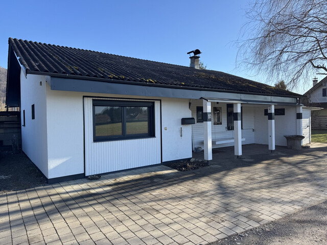 Bungalow mit traumhaftem Wintergarten in ruhiger Wohngegend