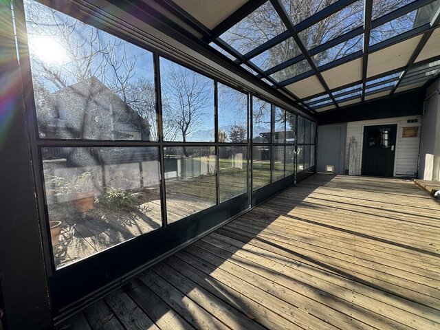 Bungalow mit traumhaftem Wintergarten in ruhiger Wohngegend