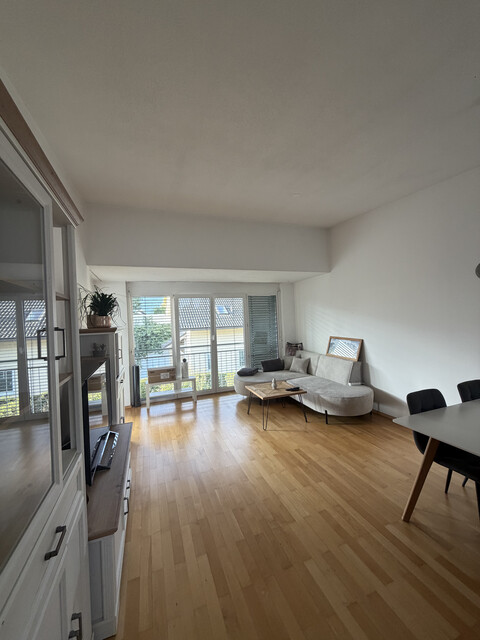Sehr helle & kuschelige 2 Zimmer Dachgeschosswohnung mit Terrasse, Grenznähe! 